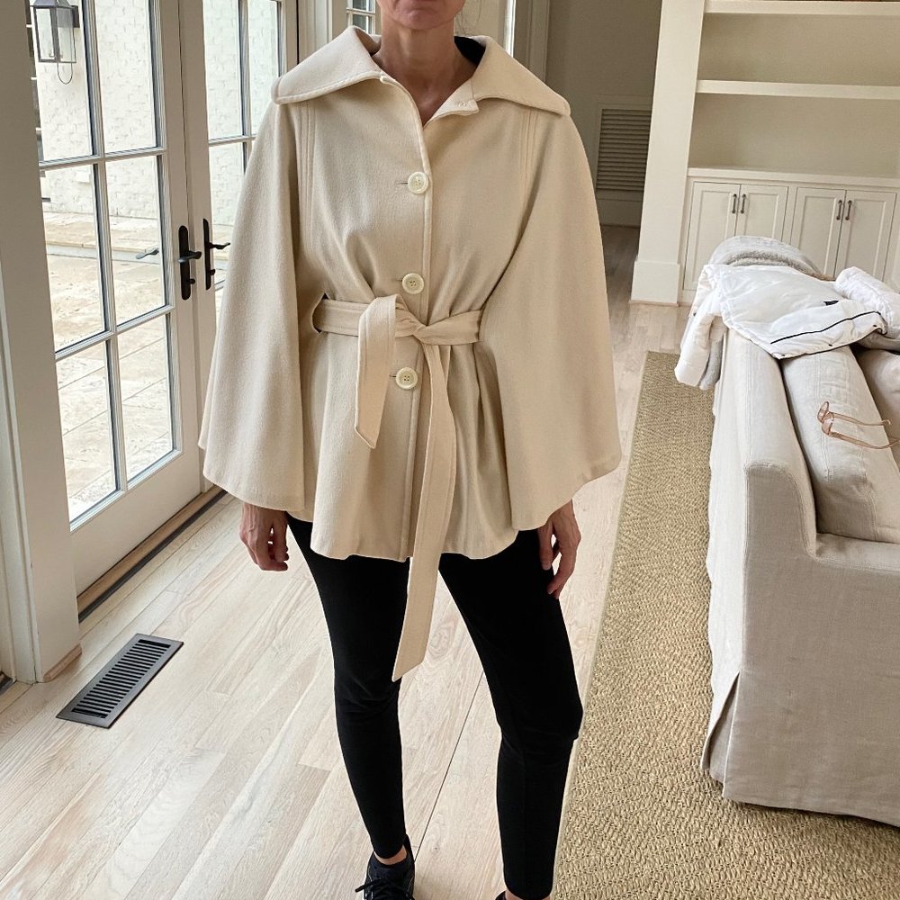 Neiman Marcus Sofia Cashmere Cream Jacket / Cape. Size Medium.